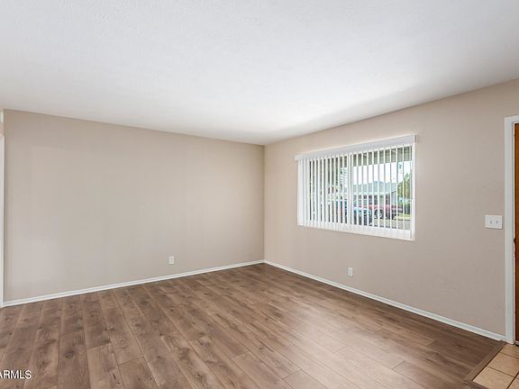 4th image of 1027 E Las Palmaritas Dr