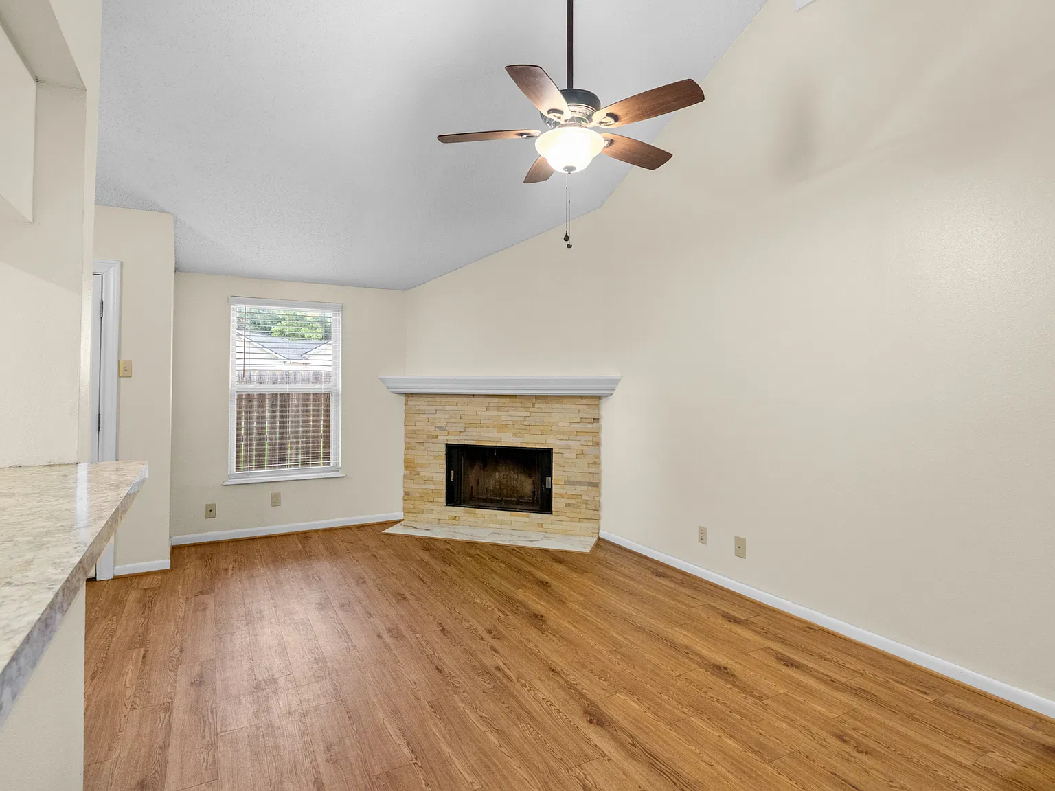 202 B Teakwood Dr — Photo 4