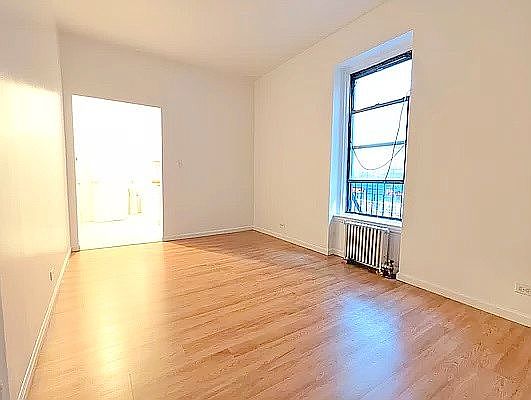 3rd image of 251 W 93rd St APT 2C