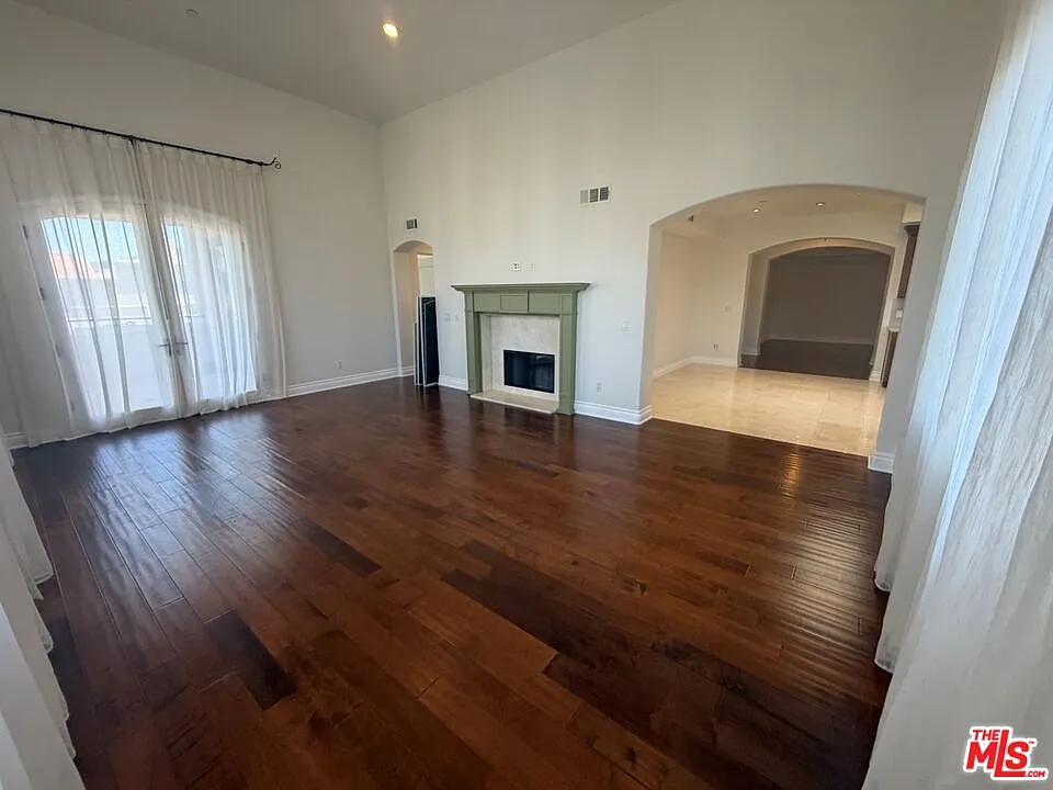 3 bed, 3.0 bath, 1650 sqft, $6,750 — Photo 1