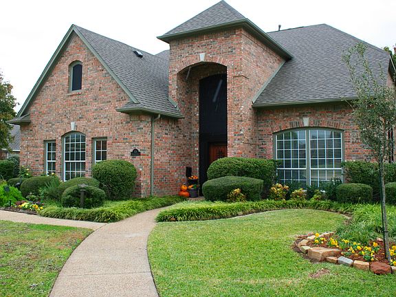 3rd image of 318 Shorewood Ct
