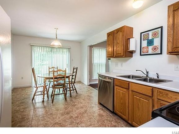 3rd image of 453 Coventry Trail Ln