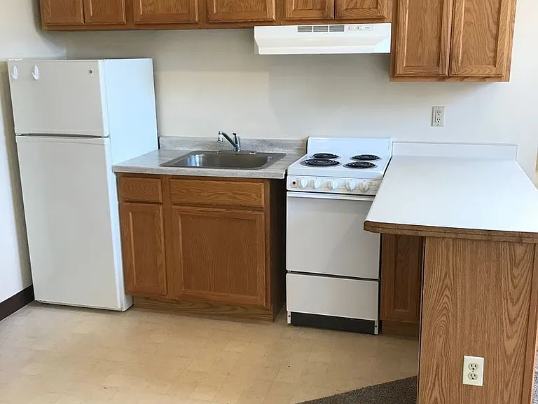 Cass Street Apartments — Photo 20