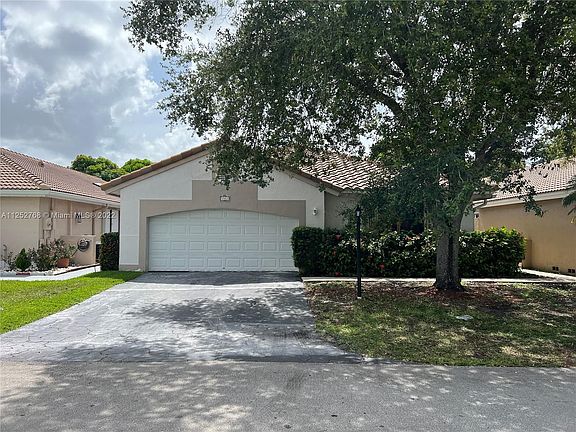 2nd image of 5911 Newcastle Ln