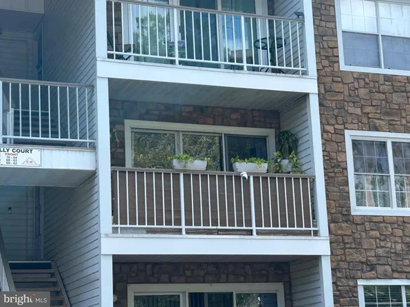 63 Holly Ct, Hamilton, NJ 08619