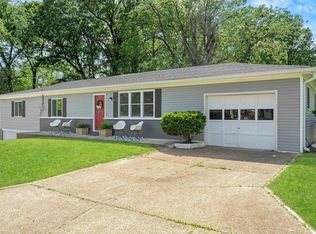 6 Rain Dr, Fenton, MO 63026