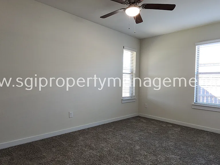 931 Robineta Ln — Photo 9