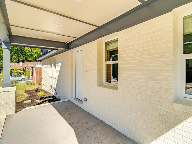 2327 Willow St — Photo 4