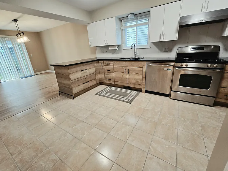 126 Hampton Ave — Photo 12
