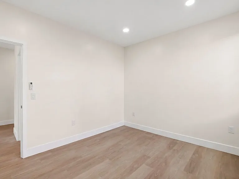4649 Arizona — Photo 34