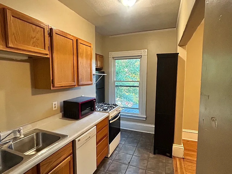 1947 Carroll Ave #2 — Photo 2