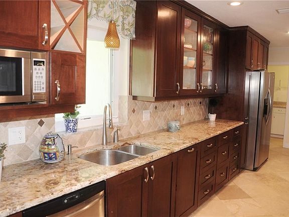 4th image of 14319 Ravenwood Ln