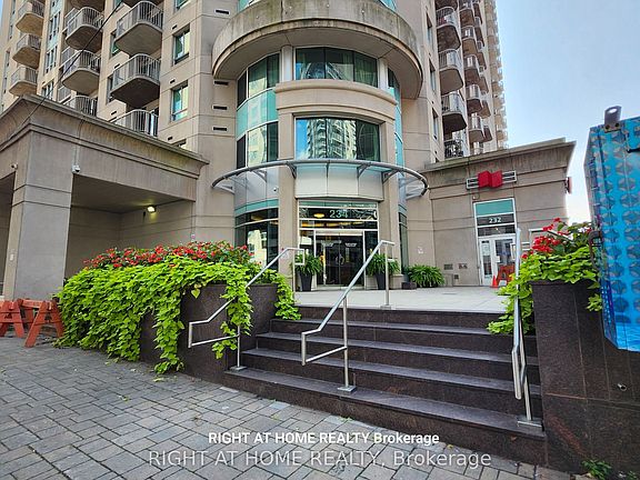 2nd image of 234 Rideau St #1104
