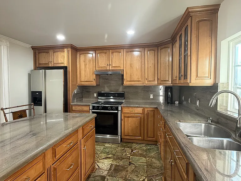 1125 Stanley Ave — Photo 17