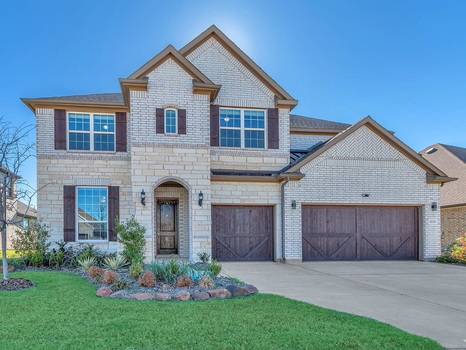 5 bed, 3.5 bath, 4830 sqft, $3,950 — Photo 1
