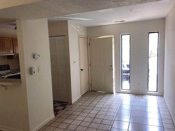 3rd image of 1424 Tenbury Dr