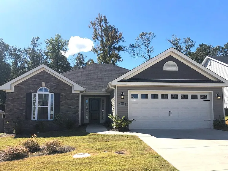 807 Goodale Dr — Photo 1