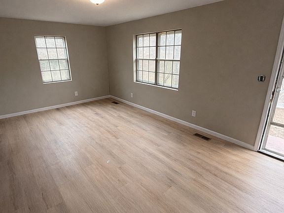 2nd image of 2121 Old Cloverdale Rd