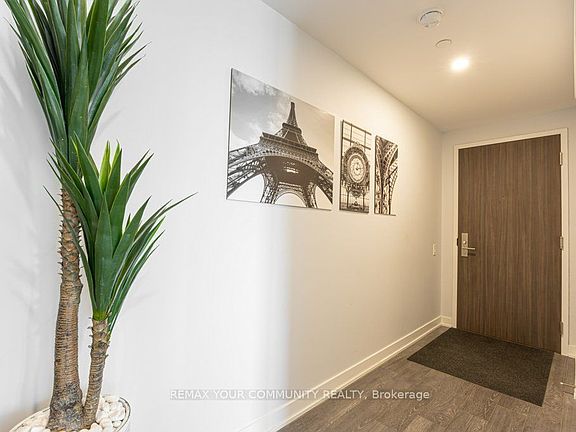 5th image of 185 Roehampton Ave #1312