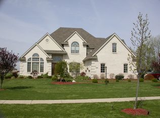 418 Castle Cv, Genoa, OH 43430