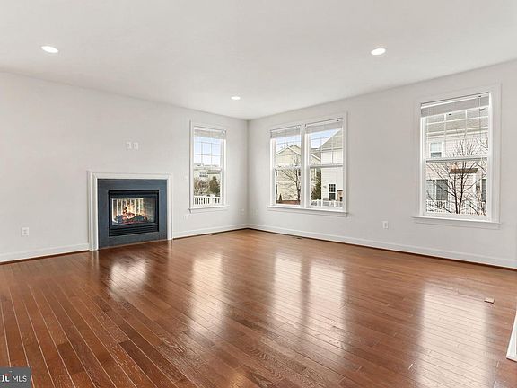 5th image of 549 Van Buren St
