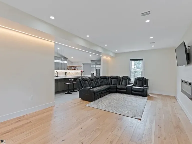 382 River Rd — Photo 6