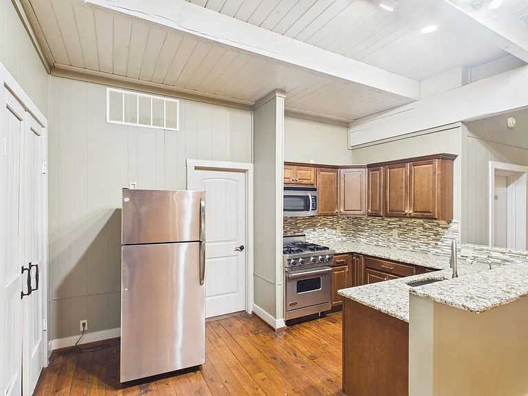104 N Elk St — Photo 11
