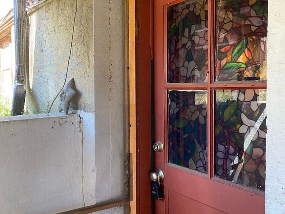 2nd image of 5816 Lindenwood Ave Basement 5826