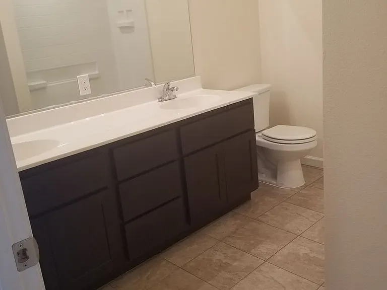 405 Eastwood Ave — Photo 5
