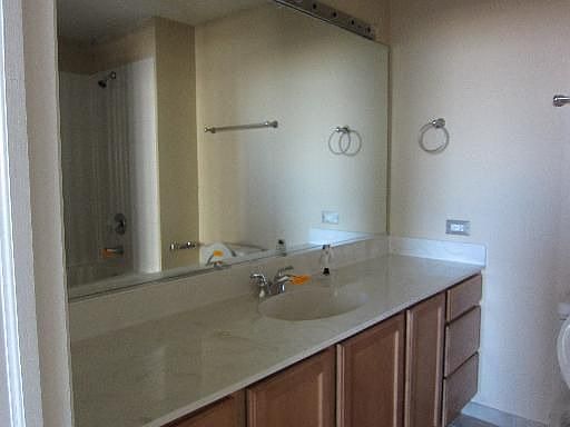 4th image of 125 E 13th St Unit 507