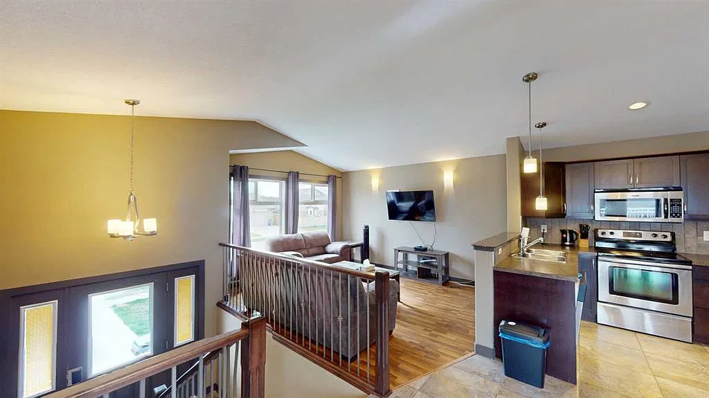 3 bed, 1.0 bath, 1135 sqft, $1,800 — Photo 3