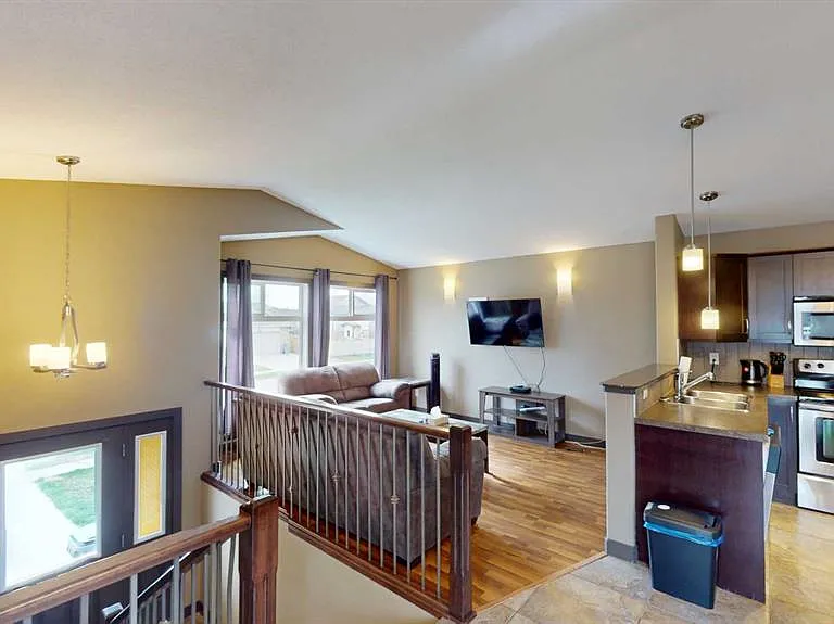 7022 A 90th St #B — Photo 3