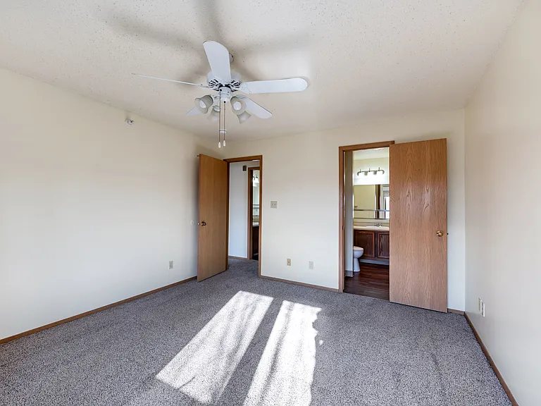 Oakland Pointe — Photo 37