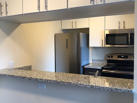 5th image of 410 NE Dekum St #406