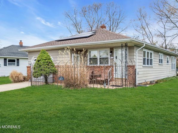 37 Scarborough Place, Toms River, NJ 08757