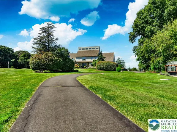 12 Stony Ridge Dr, Mertztown, PA 19539