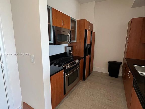 2nd image of 18800 NE 29th Ave #Penthouse 25