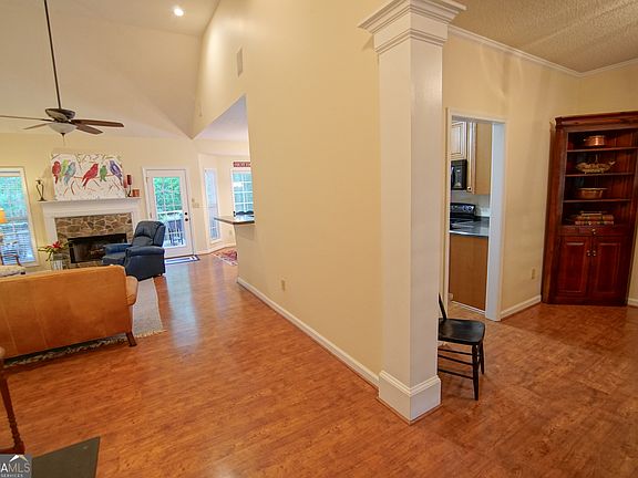 3rd image of 158 Pine Knoll Ln