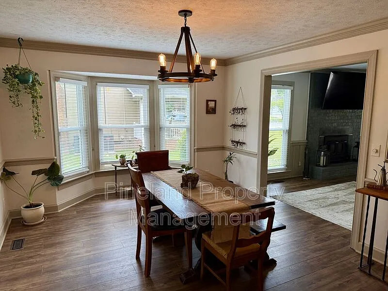 3 bed, 2.5 bath, $2,000 — Photo 2