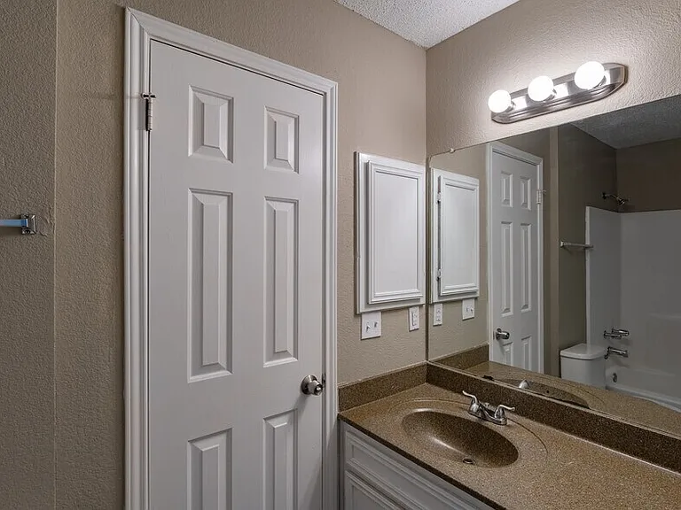 Dove Cove Apartments — Photo 18