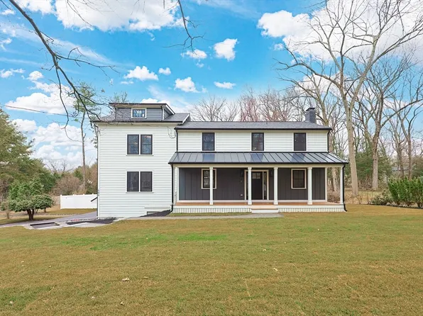 565 Elm St, Concord, MA 01742