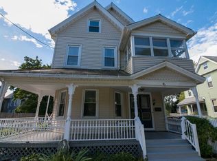 10 Laurel St, Holyoke, MA 01040