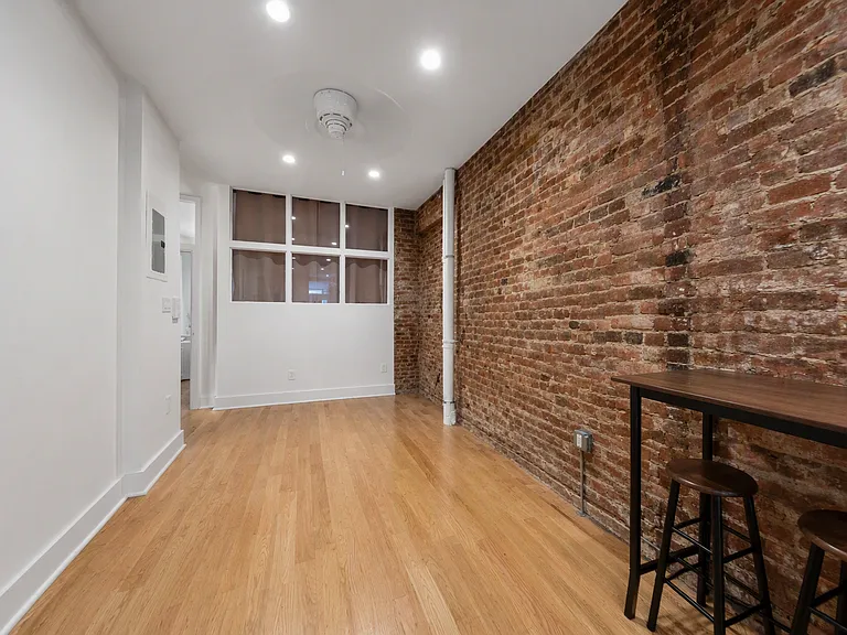 331 S 1st St #2L — Photo 9