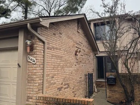 31404 Hunters Circle Dr, Farmington, MI 48334
