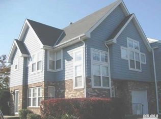 20 Broadlawn Dr, Central Islip, NY 11722