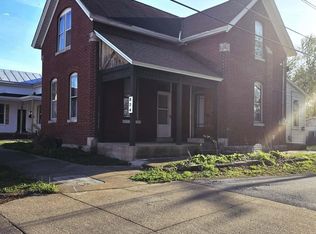 824 S 11th St, Quincy, IL 62301