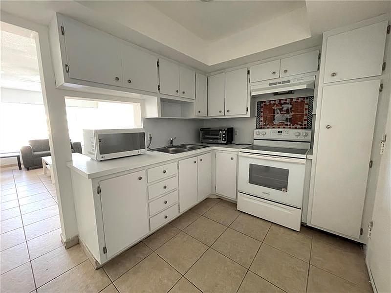 1st image of 1400 NE 169th St APT 307