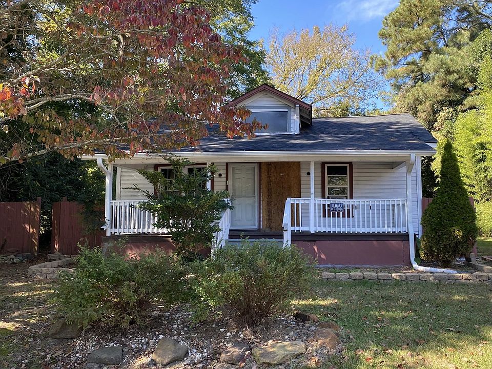 2nd image of 109 N Dunn St