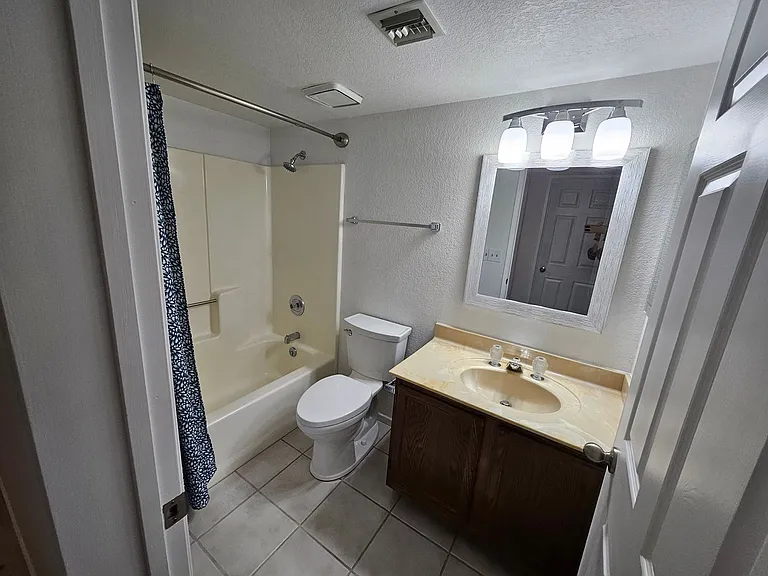 1800 Clubhouse Dr #F61 — Photo 11