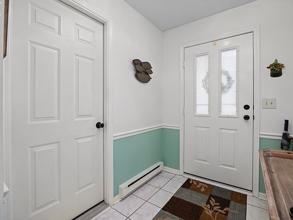 2nd image of 943 Hidden Valley Dr